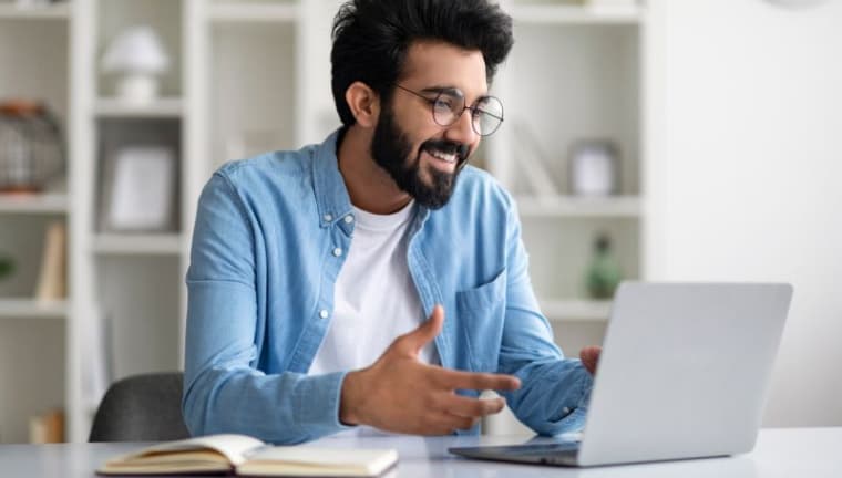 A man exploring laptop